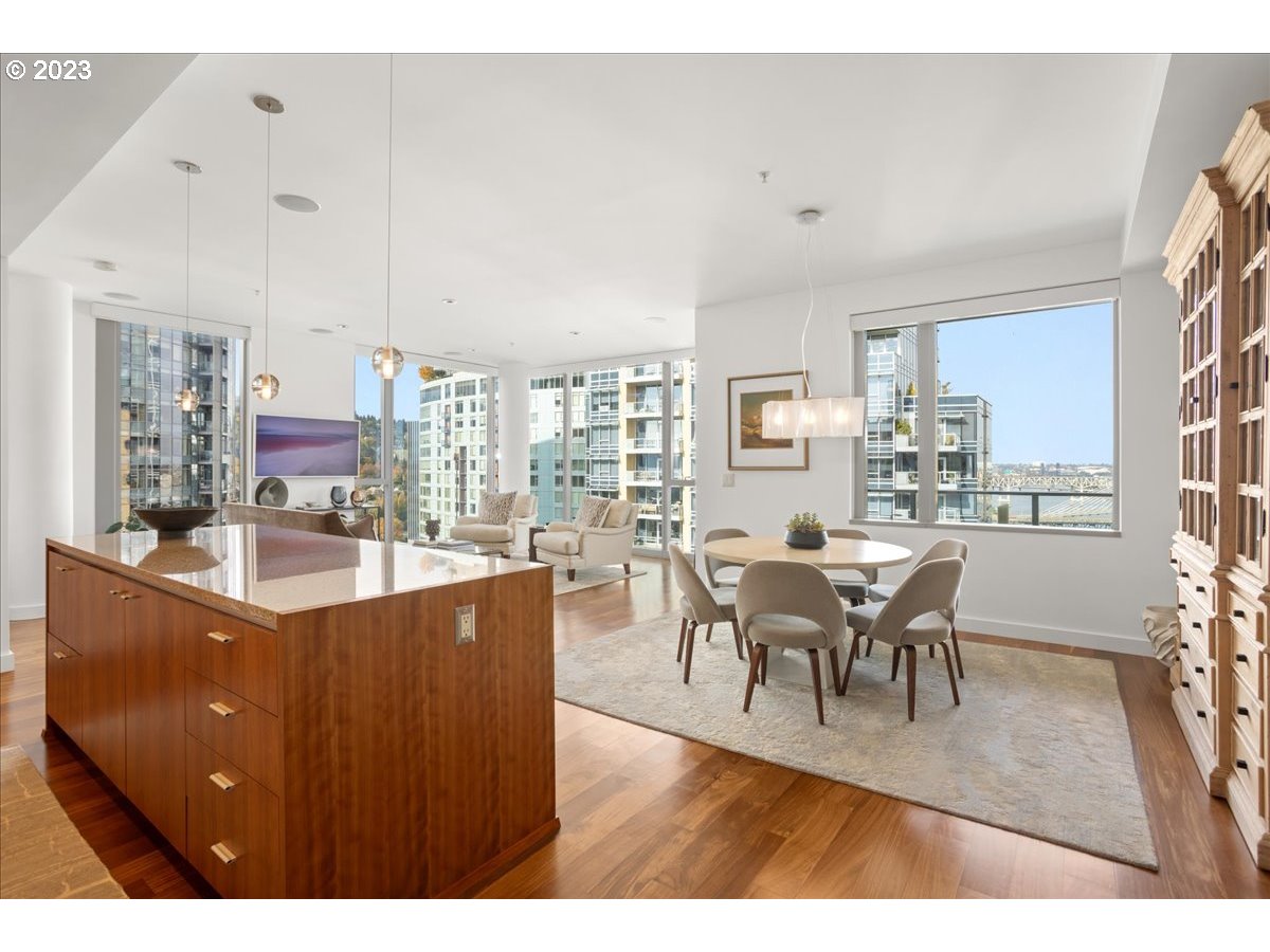 841 Southwest Gaines Street, Unit 1800 Portland, OR 97239 - Photo 3 of 39