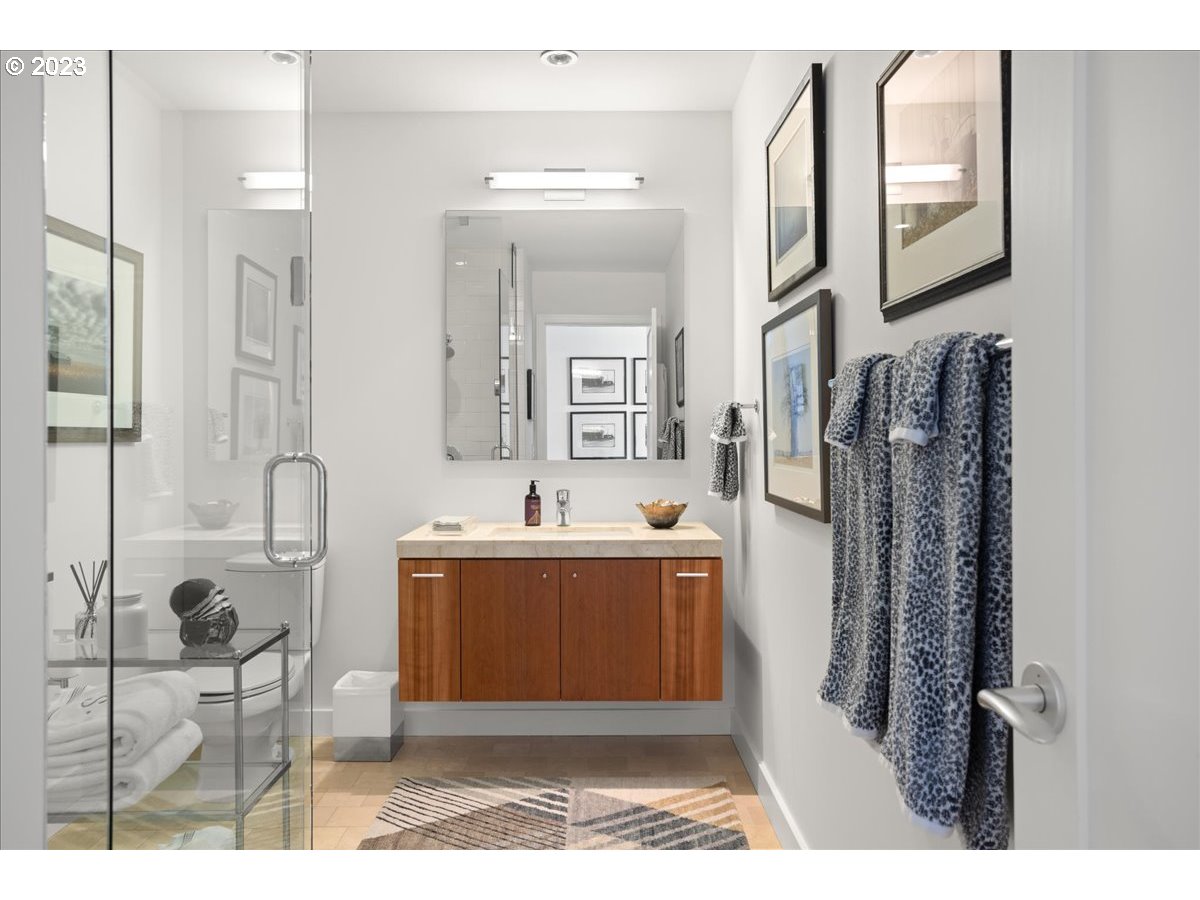 841 Southwest Gaines Street, Unit 1800 Portland, OR 97239 - Photo 31 of 39 a bathroom with a bathtub sink and mirror