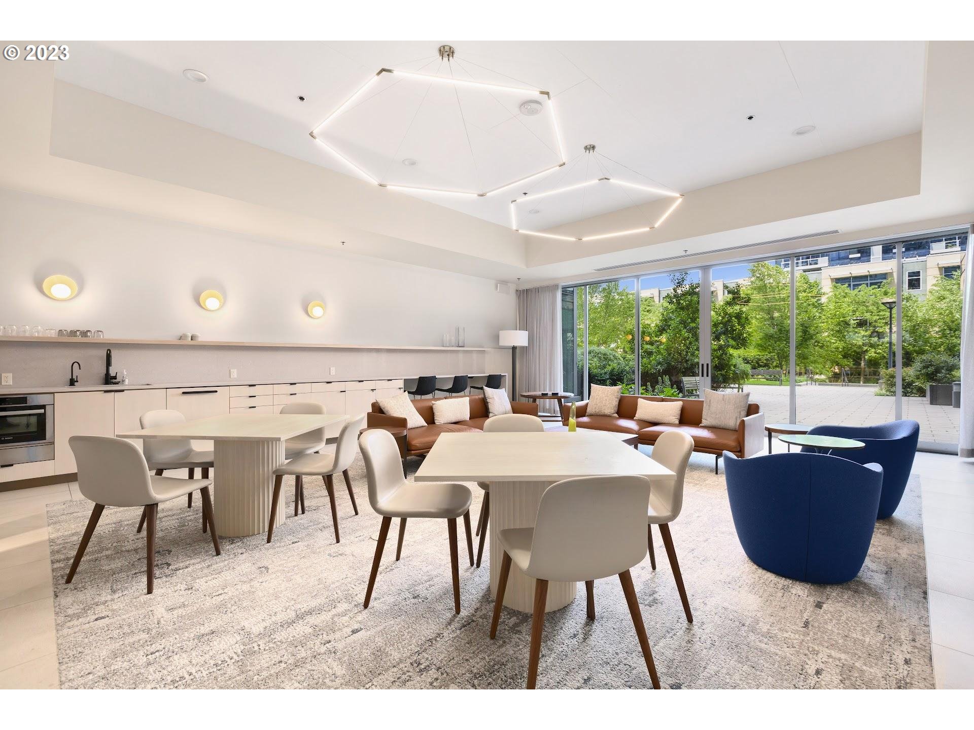 841 Southwest Gaines Street, Unit 1800 Portland, OR 97239 - Photo 36 of 39 a dinning table and chairs in a room