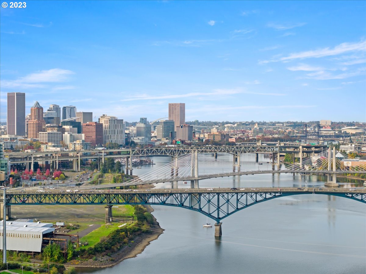 841 Southwest Gaines Street, Unit 1800 Portland, OR 97239 - Photo 38 of 39 a view of a city skyline from a terrace