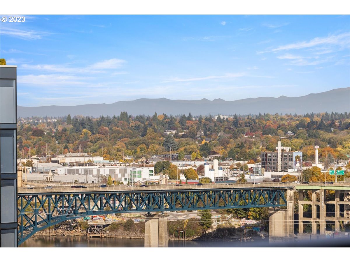 841 Southwest Gaines Street, Unit 1800 Portland, OR 97239 - Photo 9 of 39 a view of a city