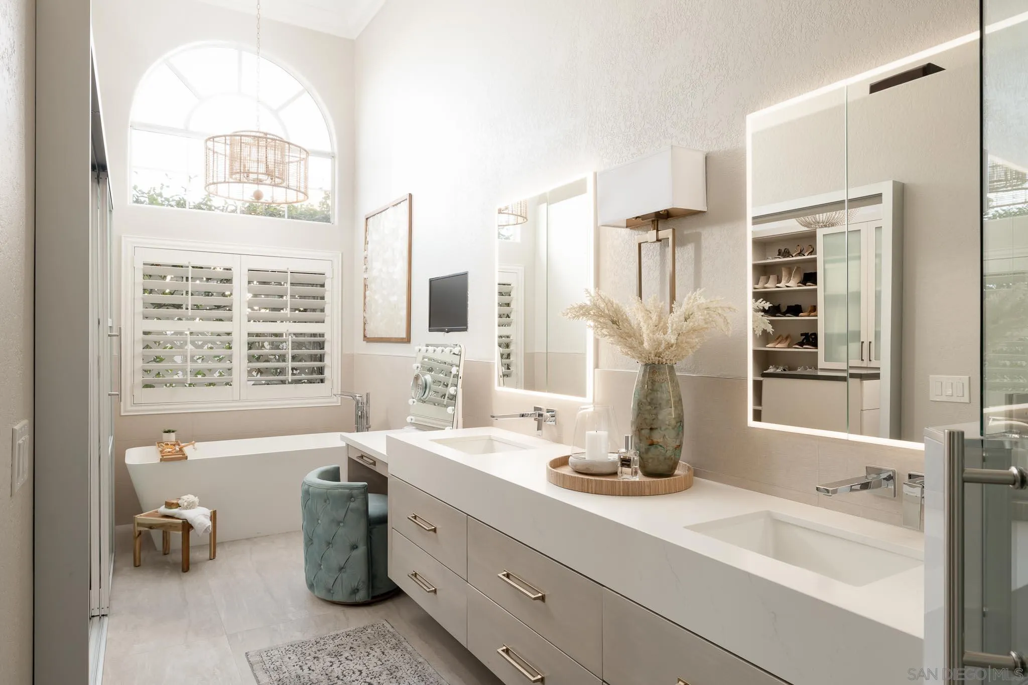 12645 Treehill Place Poway, CA 92064 - Photo 23 of 52 a bathroom with a tub sink and mirror