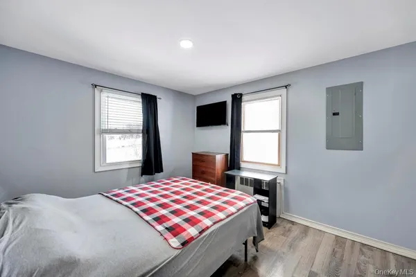 $399,999 | 1333 5th Avenue, Bay Shore, NY 11706