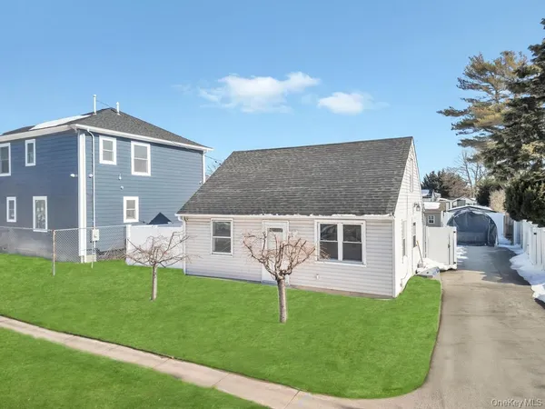 $399,999 | 1333 5th Avenue, Bay Shore, NY 11706