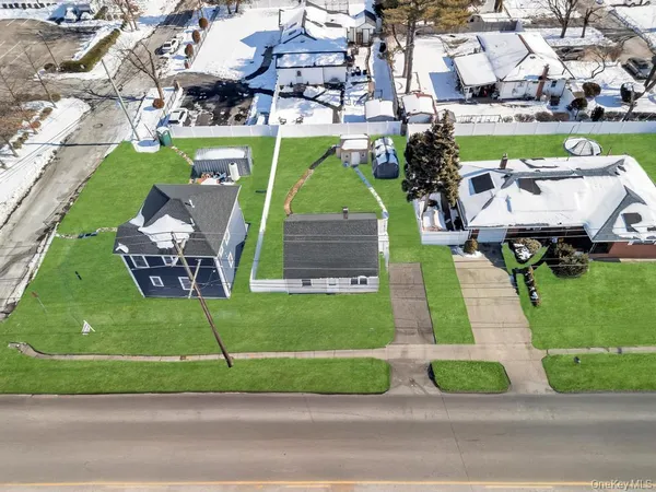 $399,999 | 1333 5th Avenue, Bay Shore, NY 11706