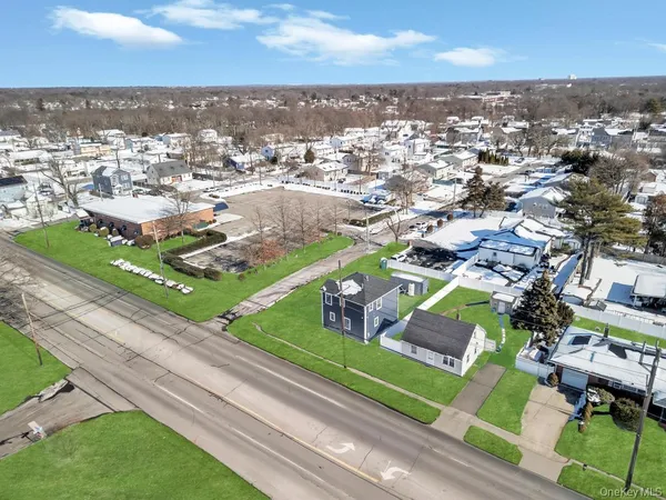 $399,999 | 1333 5th Avenue, Bay Shore, NY 11706