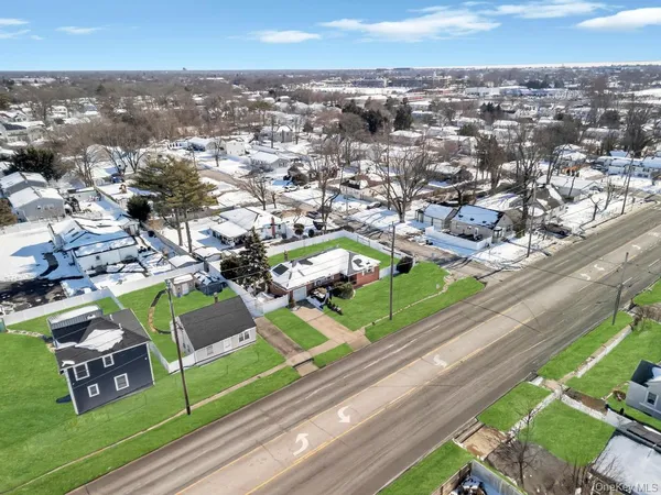 $399,999 | 1333 5th Avenue, Bay Shore, NY 11706