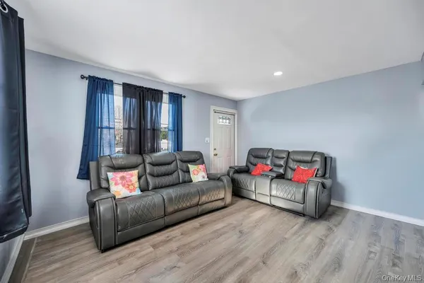 $399,999 | 1333 5th Avenue, Bay Shore, NY 11706