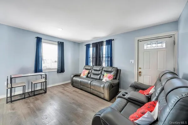 $399,999 | 1333 5th Avenue, Bay Shore, NY 11706