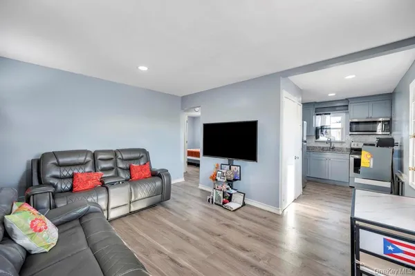 $399,999 | 1333 5th Avenue, Bay Shore, NY 11706