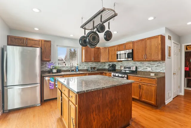 $399,999 | 617 Lake Breeze Court, Lake Villa, IL 60046