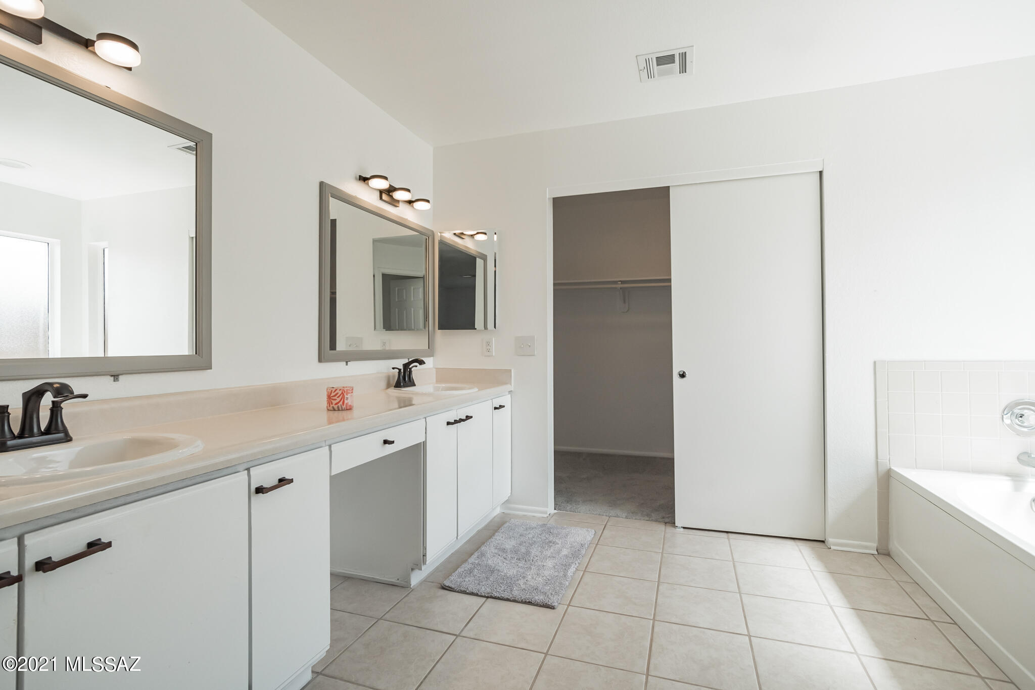 9671 East Azuma Way Tucson, AZ 85747 - Photo 16 of 31 a spacious bathroom with a bathtub sink and mirror