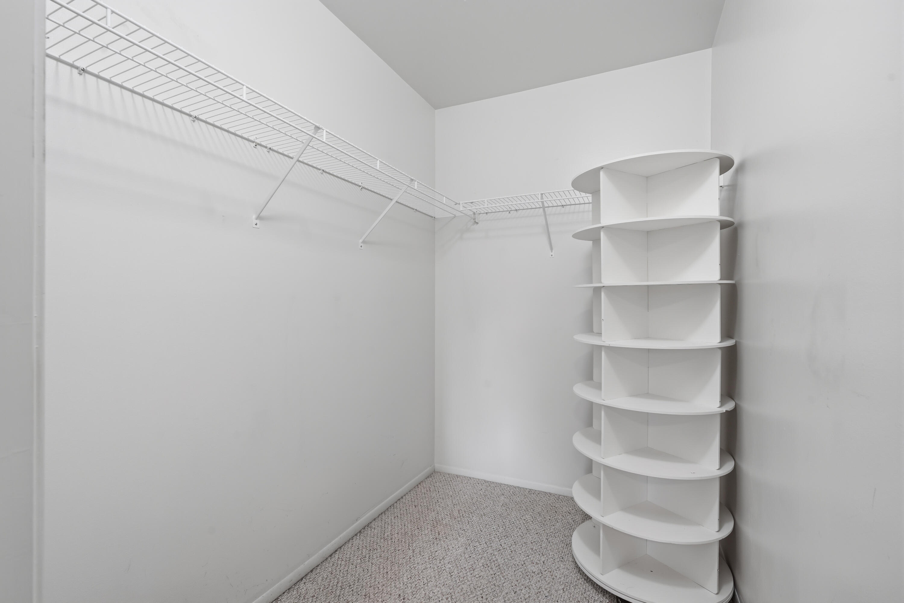 240 Pine Tree Ridge, Unit 4 Waterford, MI 48327 - Photo 21 of 33 240 Pine Tree - Unit 4-32