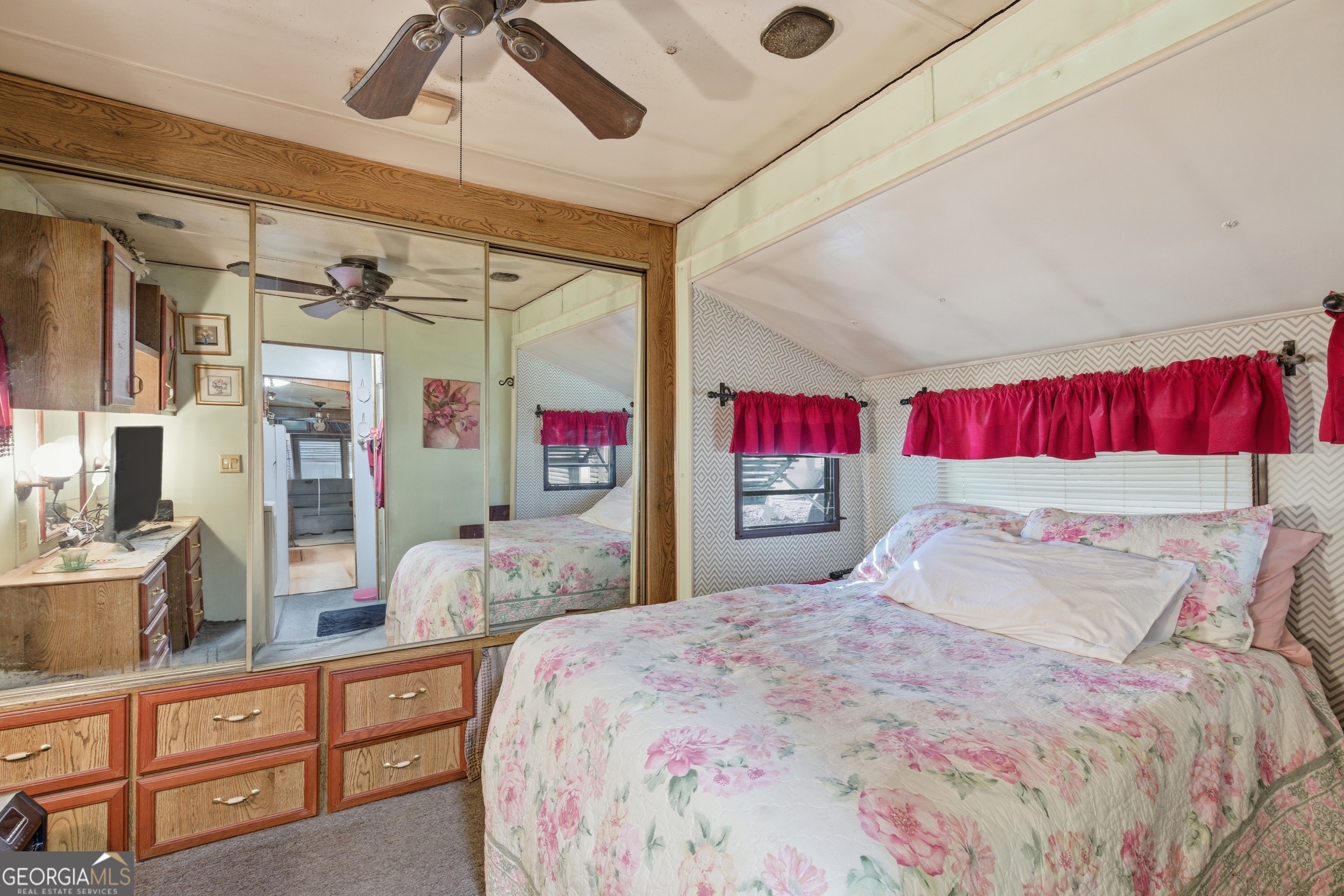 105 Holiday Loop Cleveland, GA 30528 - Photo 10 of 41