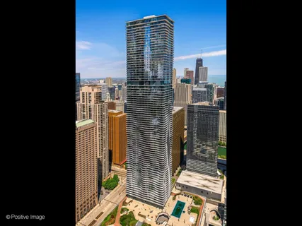 $1,395,000 | 225 North Columbus Drive, Unit 6705, Chicago, IL 60601