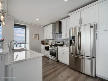 $1,395,000 | 225 North Columbus Drive, Unit 6705, Chicago, IL 60601