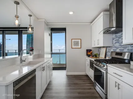 $1,395,000 | 225 North Columbus Drive, Unit 6705, Chicago, IL 60601