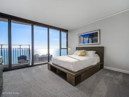 $1,395,000 | 225 North Columbus Drive, Unit 6705, Chicago, IL 60601