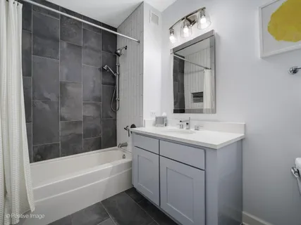 $1,395,000 | 225 North Columbus Drive, Unit 6705, Chicago, IL 60601