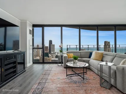 $1,395,000 | 225 North Columbus Drive, Unit 6705, Chicago, IL 60601