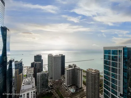 $1,395,000 | 225 North Columbus Drive, Unit 6705, Chicago, IL 60601