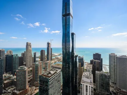 $1,395,000 | 225 North Columbus Drive, Unit 6705, Chicago, IL 60601