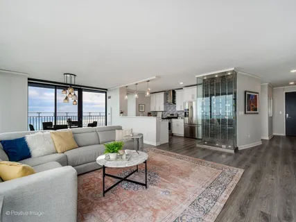 $1,395,000 | 225 North Columbus Drive, Unit 6705, Chicago, IL 60601