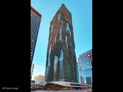 $1,395,000 | 225 North Columbus Drive, Unit 6705, Chicago, IL 60601