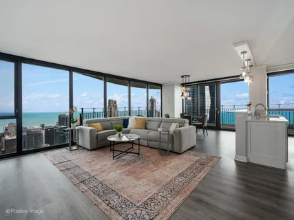 $1,395,000 | 225 North Columbus Drive, Unit 6705, Chicago, IL 60601