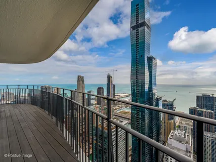 $1,395,000 | 225 North Columbus Drive, Unit 6705, Chicago, IL 60601