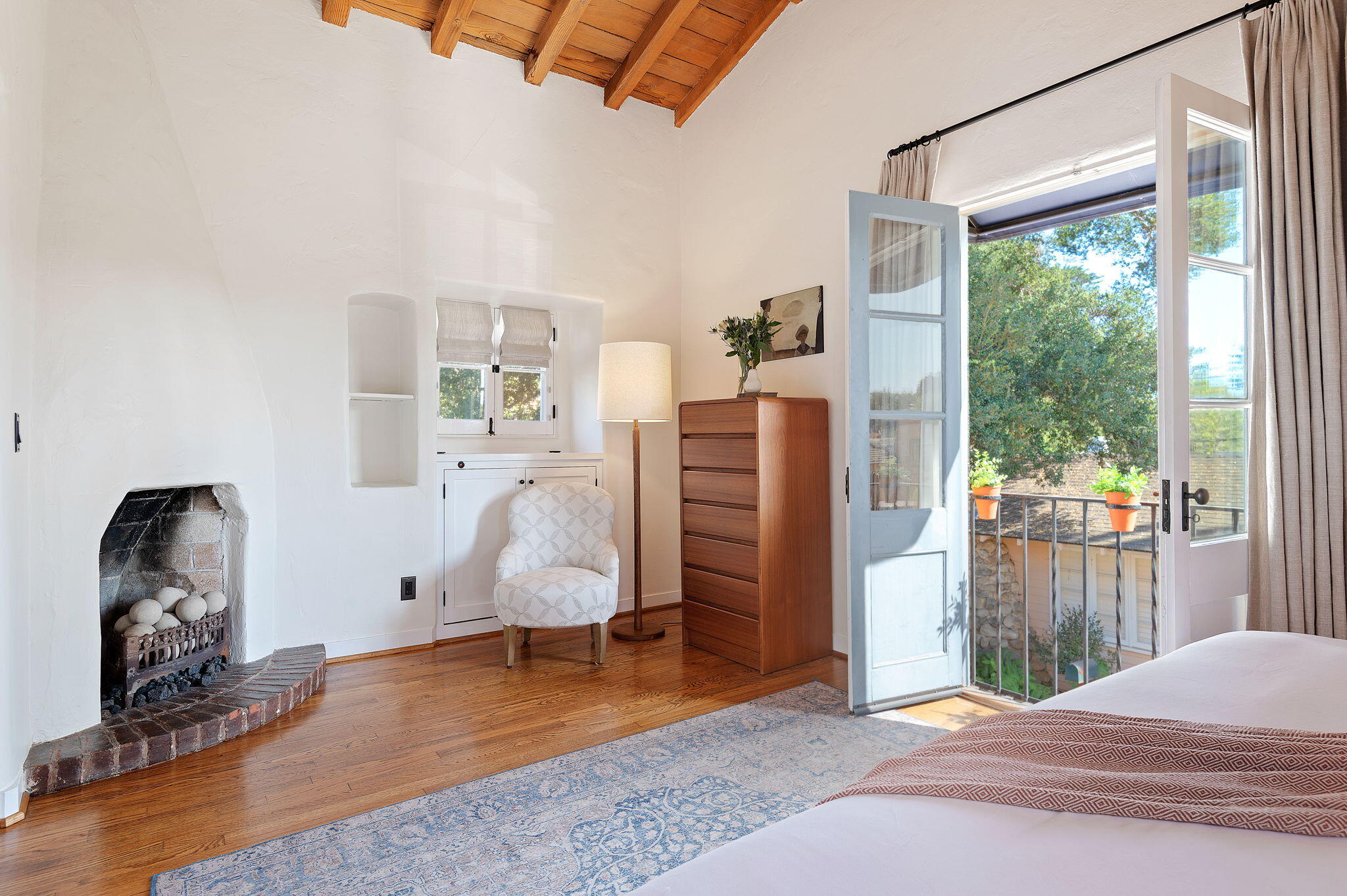 1520 Lingate Lane Montecito, CA 93108 - Photo 19 of 38 a bedroom with furniture and a window