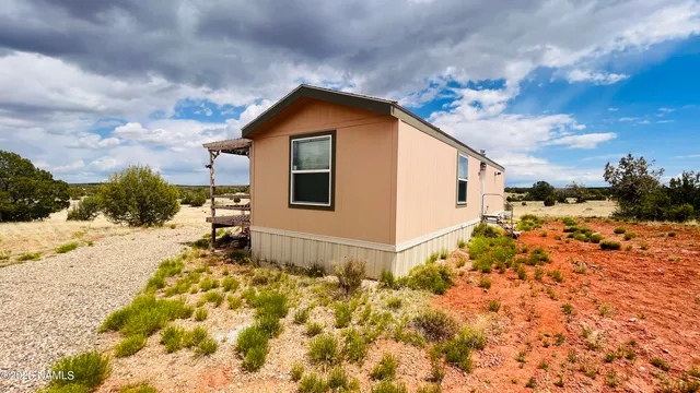 $130,000 | 64525 North Flaming Star Drive, Seligman, AZ 86337