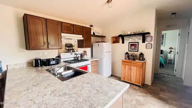 $130,000 | 64525 North Flaming Star Drive, Seligman, AZ 86337