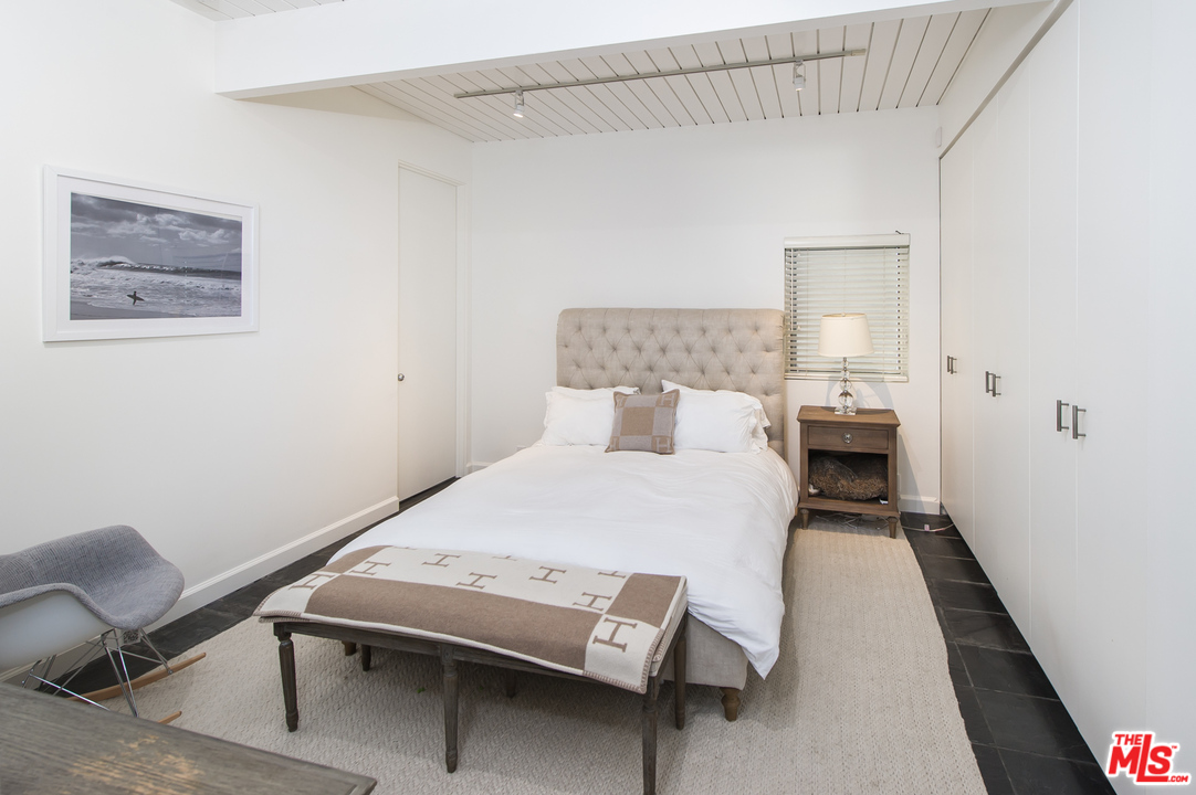 1908 North Beverly Drive Beverly Hills, CA 90210 - Photo 26 of 32 a bed room with a bed and a chair