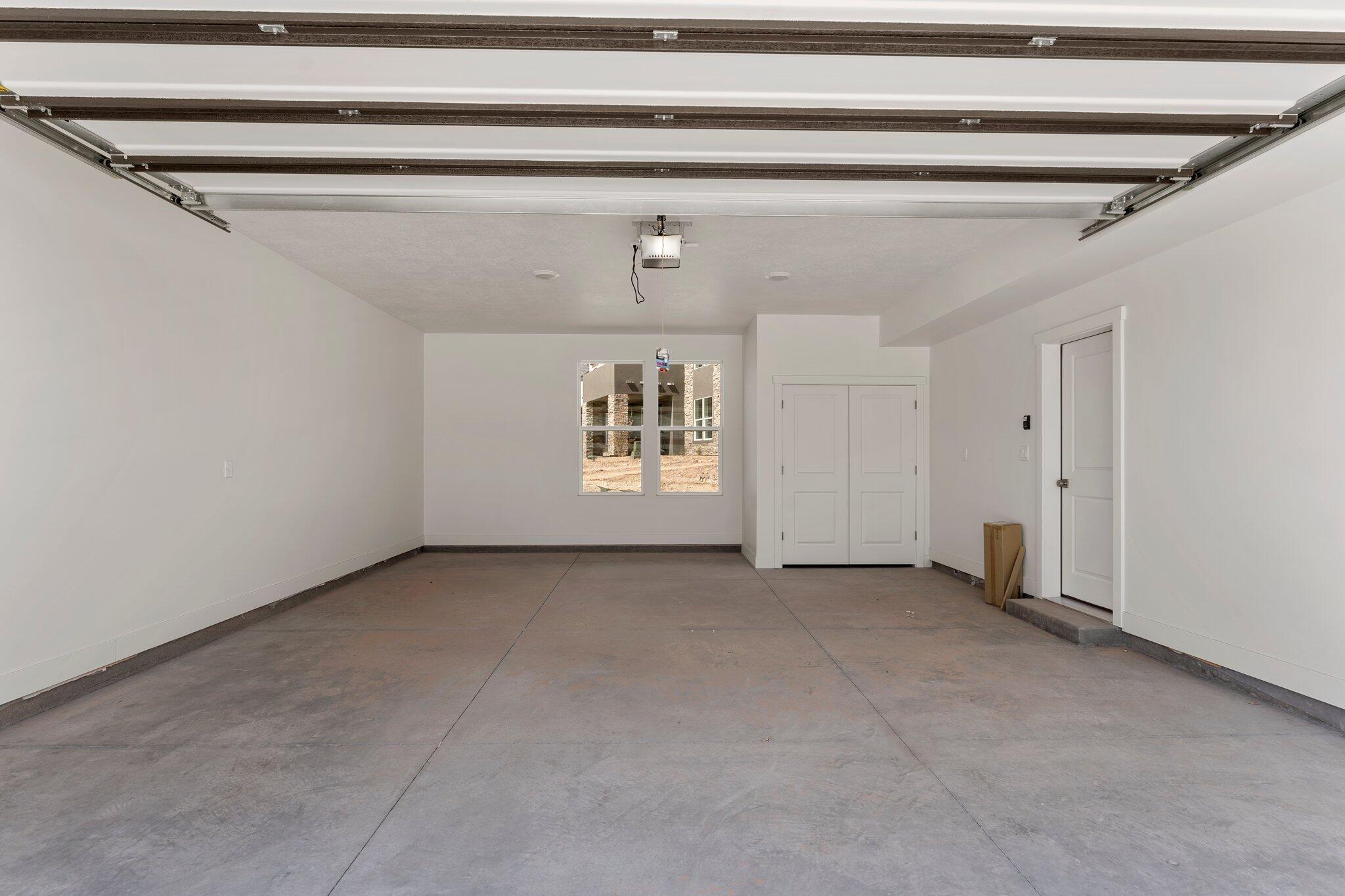 516 West Olive Lane St. George, UT 84790 - Photo 26 of 32 Spacious 2 Car Garage