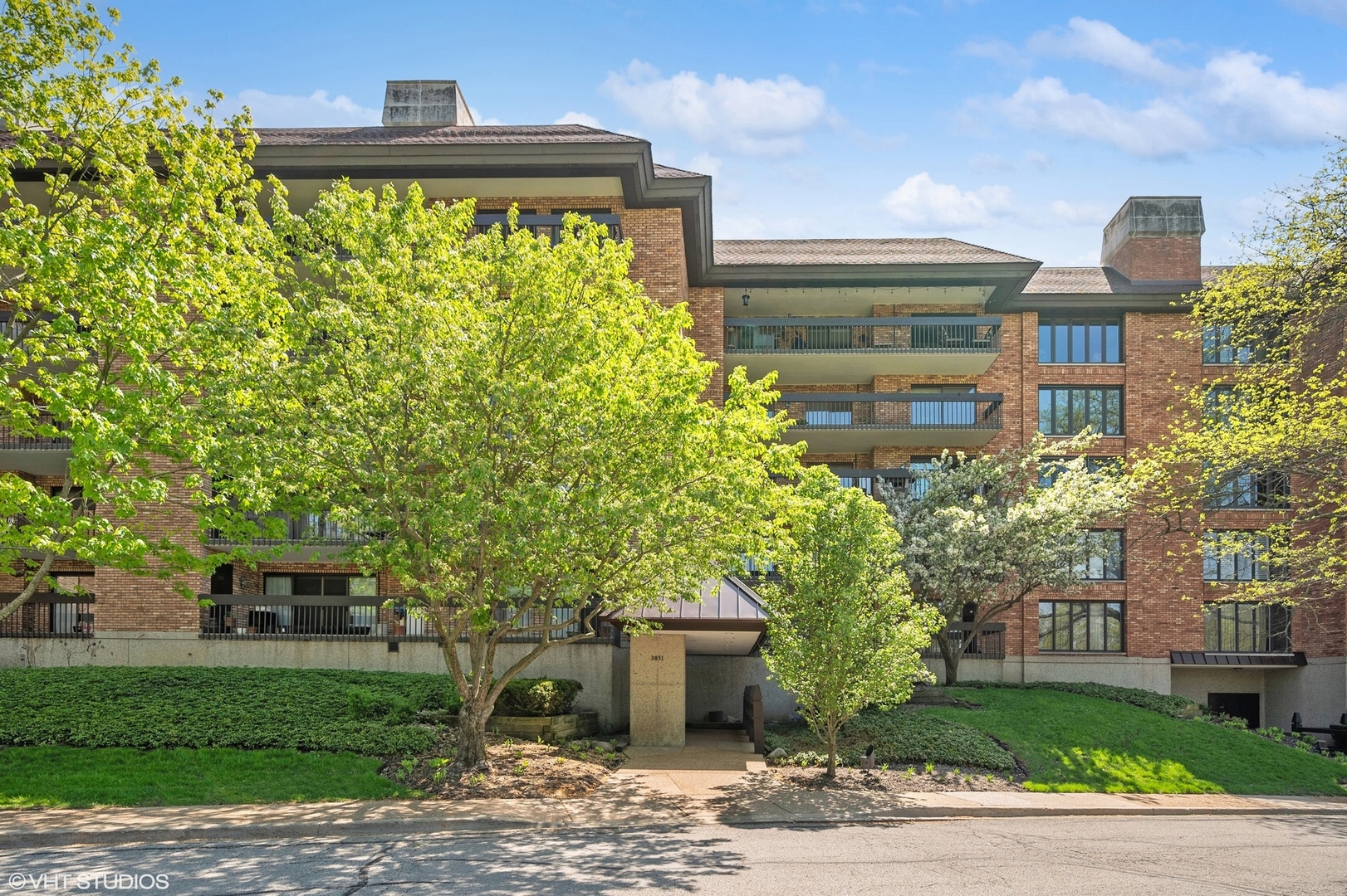 3851 Mission Hills Road, Unit 411 Northbrook, IL 60062 - Photo 1 of 1 Gallery Image 1