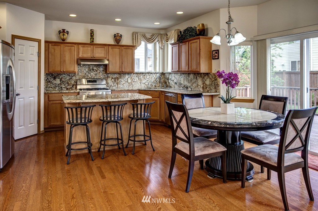 6128 Northeast 7th Street Renton, WA 98059 - Photo 4 of 15