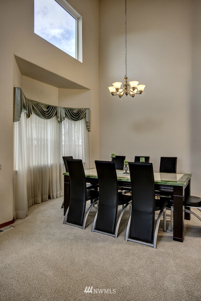 6128 Northeast 7th Street Renton, WA 98059 - Photo 5 of 15