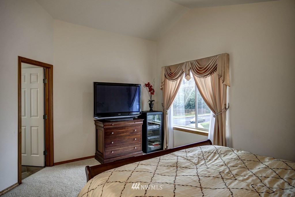 6128 Northeast 7th Street Renton, WA 98059 - Photo 8 of 15