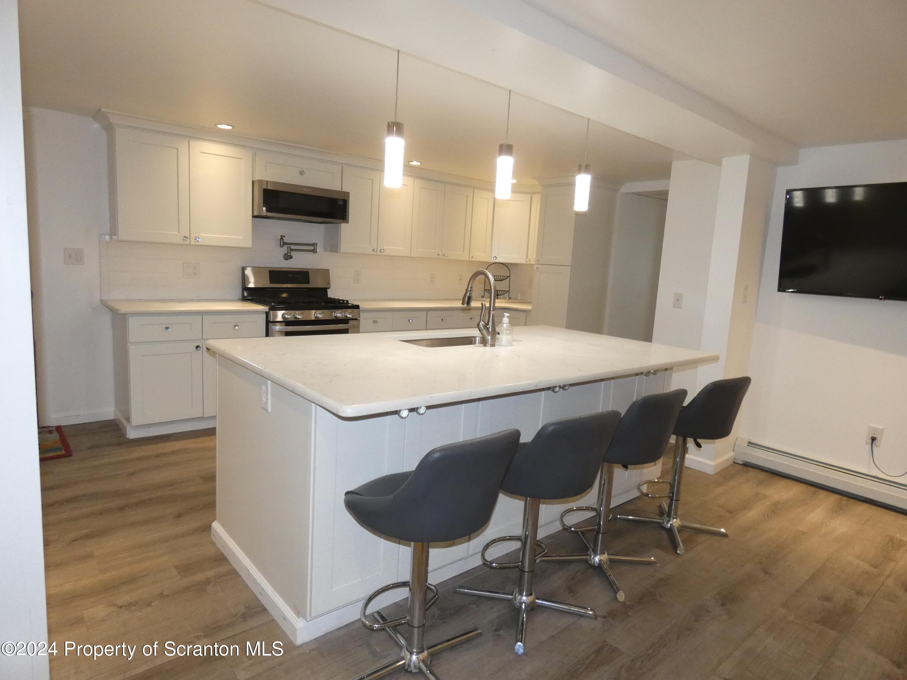 607 3rd Avenue, Unit LOWER LEVEL) Scranton, PA 18505 - Photo 8 of 45 P1030714