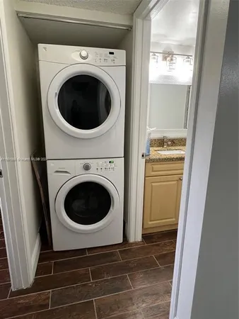 $2,000 | 12701 Southwest 14th Street, Unit 209J, Pembroke Pines, FL 33027