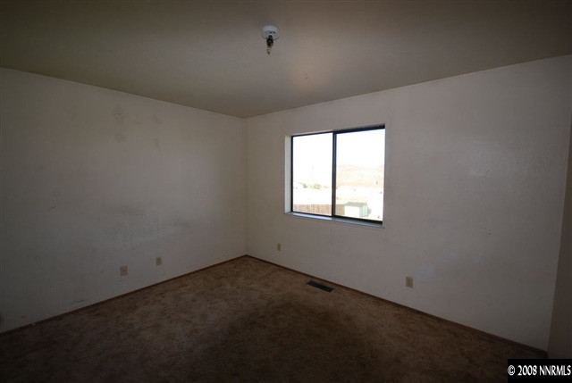 475 Hoge Road Reno, NV 89506 - Photo 7 of 9 an empty room with a empty space and windows