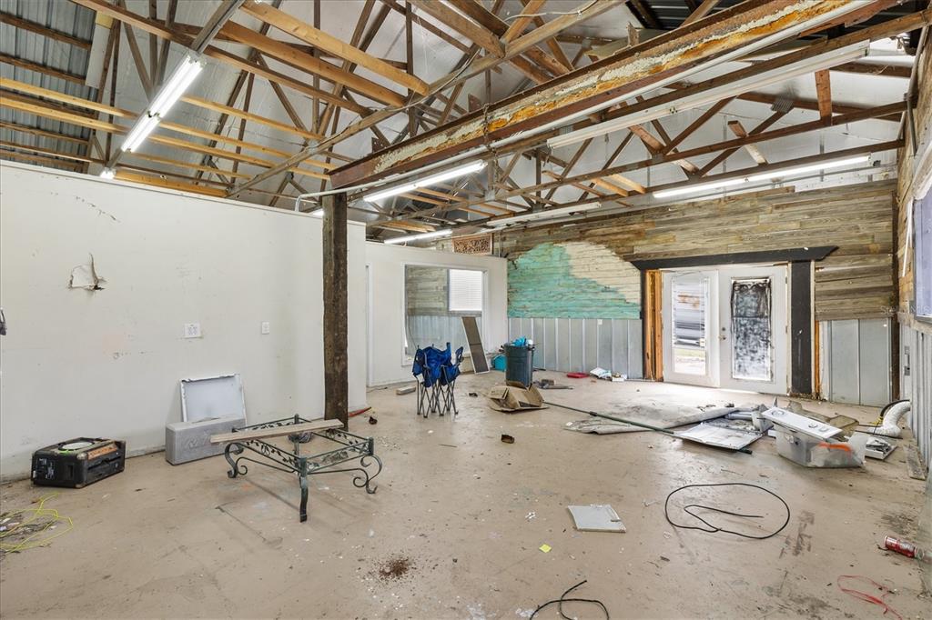 10973 Highway 301 Oxford, FL 34484 - Photo 12 of 17 a view of a chairs and tables in patio