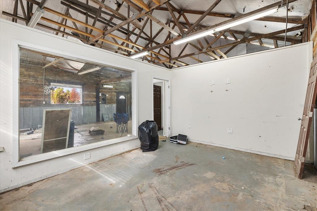 10973 Highway 301 Oxford, FL 34484 - Photo 14 of 17 a view of a room with gym equipment