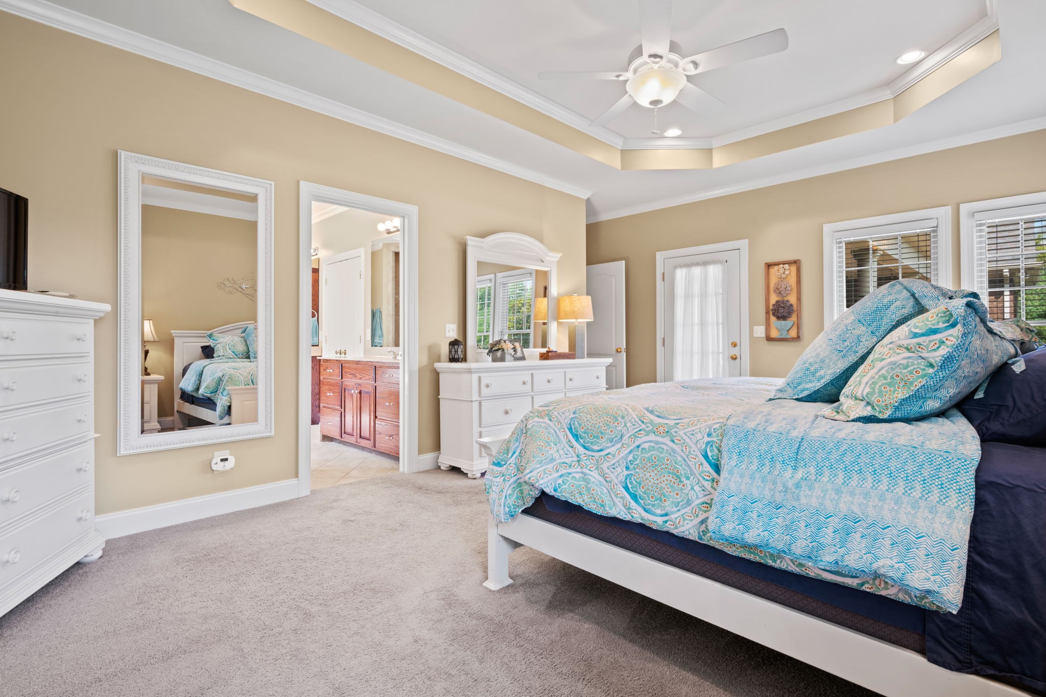 4717 Mt Zion Road Springfield, TN 37172 - Photo 14 of 34 a bedroom with a bed and a couch