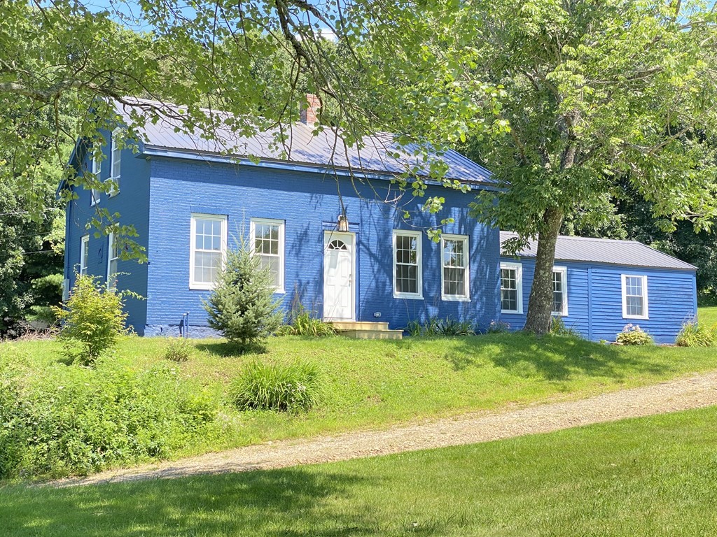 22 Brookfield Road North Brookfield, MA 01535 - Photo 3 of 39 Gallery Image 3