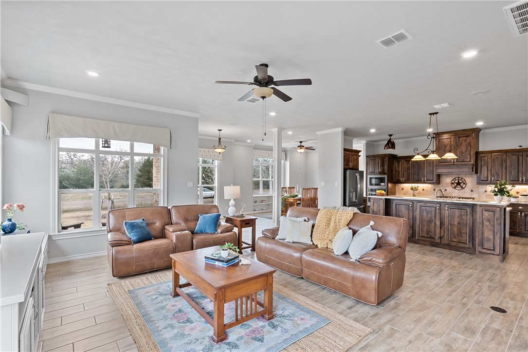 5067 Lantern Lane Bryan, TX 77808 - Photo 9 of 45