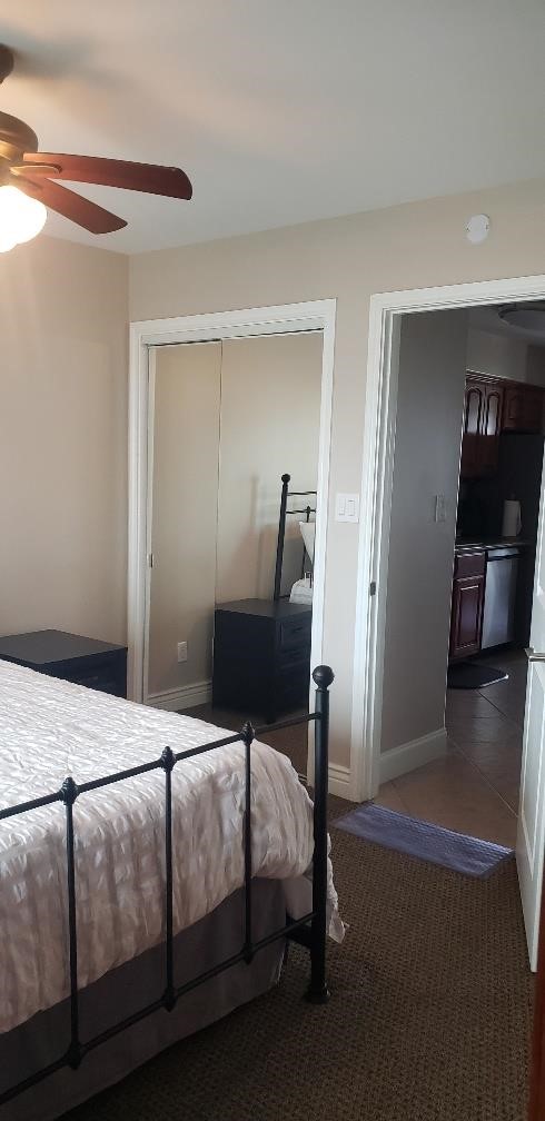 2290 North Fulton Beach Road, Unit B317 Rockport, TX 78382 - Photo 18 of 40 a bedroom with a bed