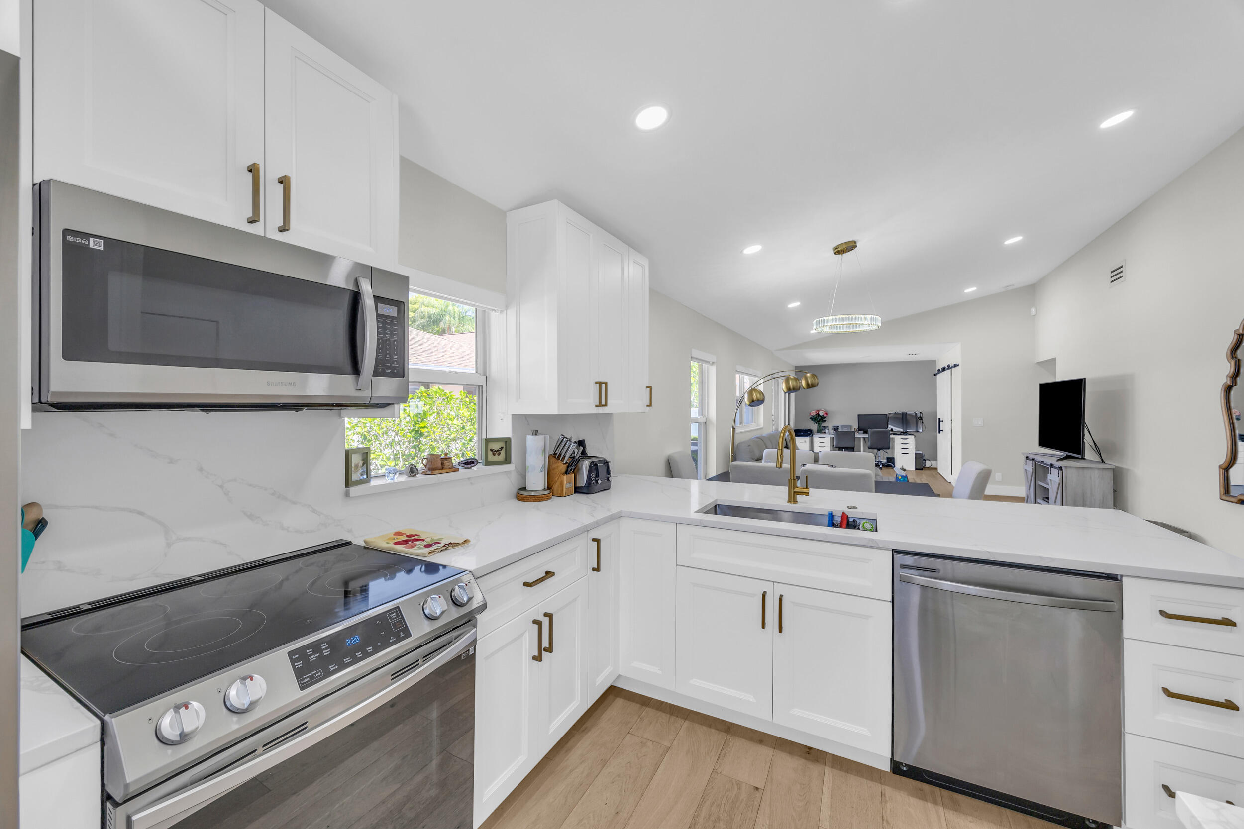 8076 Sweetbriar Way Boca Raton, FL 33496 - Photo 4 of 28 5_8p3a8085