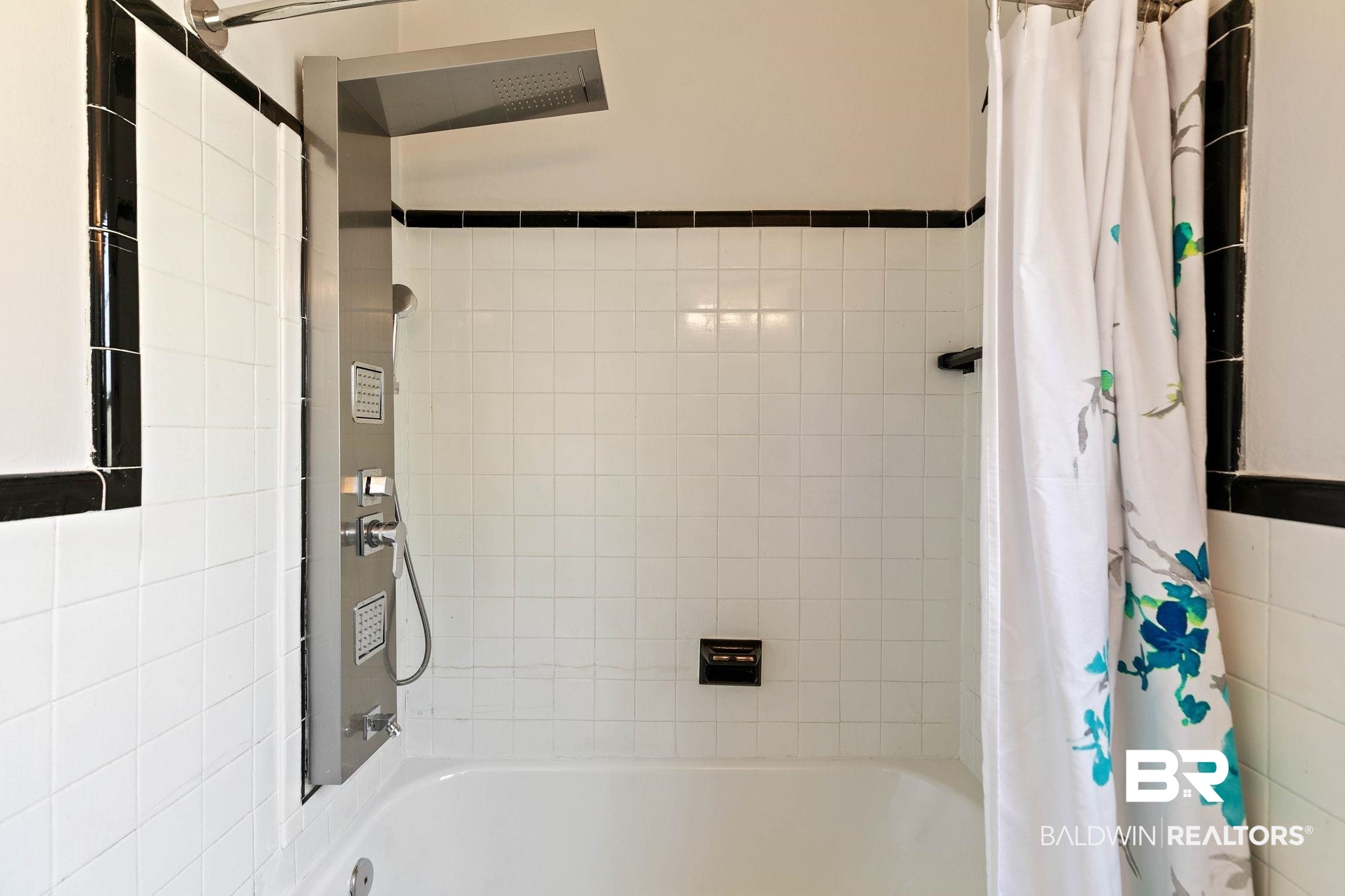 214 Upham Street, Unit 8D Mobile, AL 36607 - Photo 26 of 36 Bathroom featuring shower / bath combination with curtain